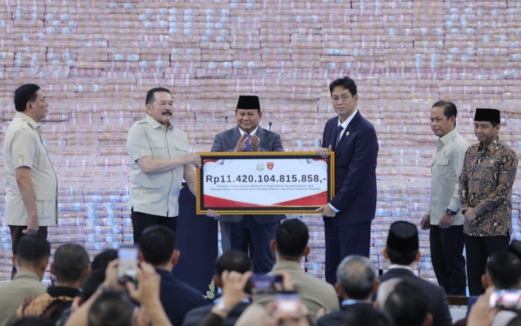 Penyerahan Uang Total Rp11,4 Triliun dan Penguasaan Kembali Kawasan Hutan Tahap VI oleh Satgas PKH