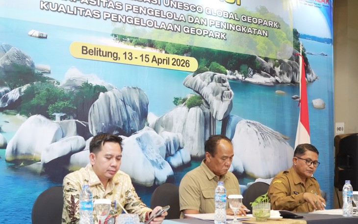 Direktur SUPD 3, Fauzan (kiri) Staf Khusus Mendagri Bidang Politik dan Media, Kastorius (tengah) Sekda Kab Belitung, Marzuki (kanan)