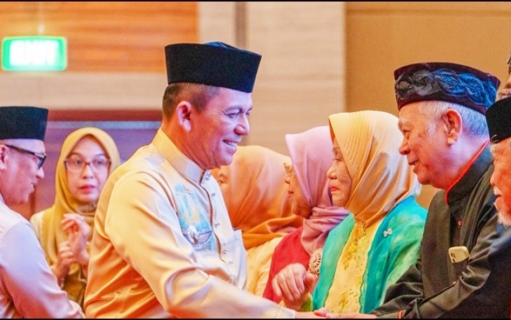 Gubernur dan Wakil Gubernur Kepri bersilaturahmi dengan Keluarga Besar Kepulauan Riau yang ada di Jakarta, Bogor, Depok, Tangerang dan Bekasi (Jabodetabek) dalam halalbihalal Idul Fitri 1447 H digelar di Novotel Mangga Dua Square Jakarta, Minggu (19/4/2026)