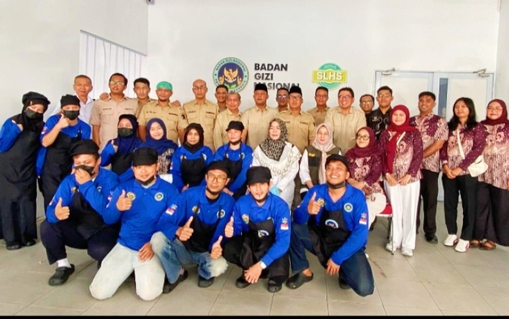 Wagub Nyanyang Dampingi Komisi I DPR RI Tinjau MBG Batu Ampar