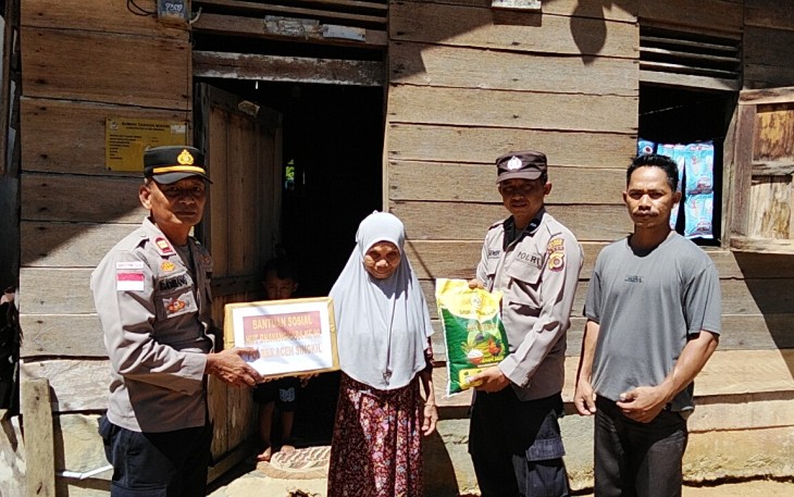 Polres Aceh Singkil Salurkan Bantuan Sembako kepada Masyarakat yang Membutuhkan