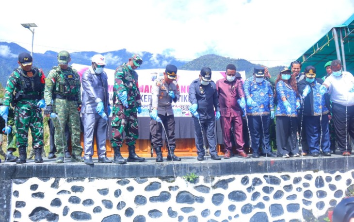 Pemusnahan Miras Ilegal di Lapangan Alun-Alun Roh Kudus, Distrik Pagaleme, Kamis (25/6/2026).