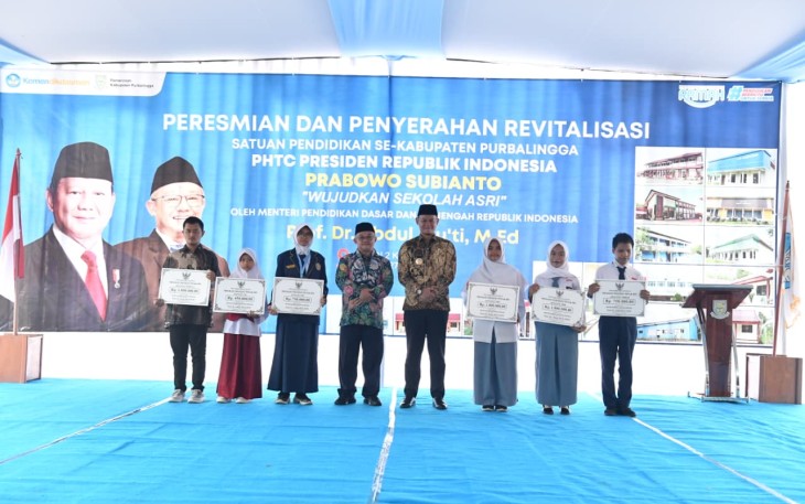 Jihan, sebelah kiri Mendikdasmen Abdul Mu'ti