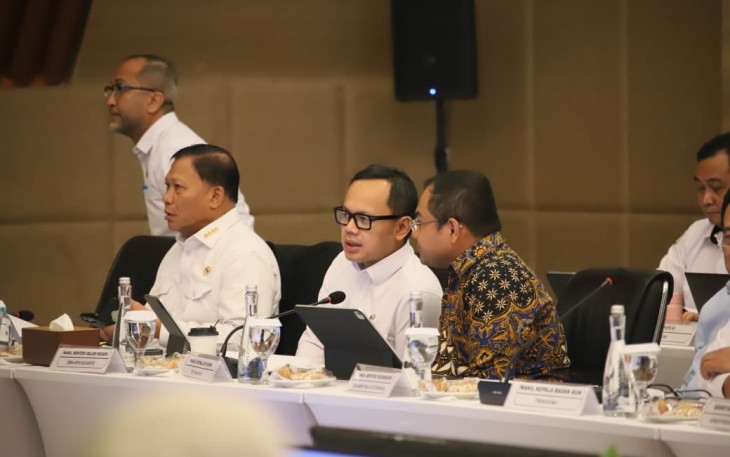 (Wamendagri Bima Arya Sugiarto  pada Rapat Koordinasi Terbatas KDKMP terkait Infrastruktur Pemerintah dan Offtaker Komoditas Desa di Kantor Kementerian Koordinator Bidang Pangan, Jakarta, Senin (20/7/2026).