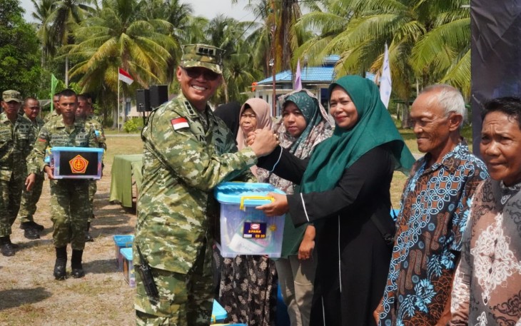 Kaster TNI Letjen TNI Bambang Trisnohadi memimpin kegiatan bakti sosial dan bakti kesehatan dalam rangka Latihan Terintegrasi TNI 2026 di Kampung Kebun Nyiur, Kecamatan Dabo Singkep, Kabupaten Lingga, Kepulauan Riau, Rabu (5/8/2026).