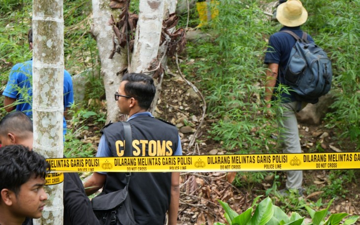 Tim gabungan Bea Cukai Lhokseumawe bersama Polres Lhokseumawe dan BNNK Lhokseumawe saat melakukan pemusnahan ladang ganja di Desa Teupin Rusep, Kecamatan Sawang, Kabupaten Aceh Utara, Kamis (13/8/2026).