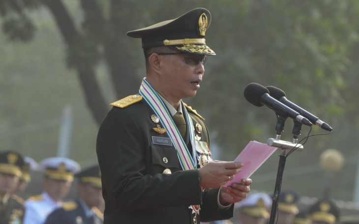 Waasrenum Panglima TNI Mayjen TNI Harvin Kidingallo, S.H., S.T., M.Han., selaku Inspektur Upacara (Irup), serta diikuti oleh prajurit dan Pegawai Negeri Sipil (PNS) TNI di Mabes TNI, Jakarta, Senin (17/8/2026).