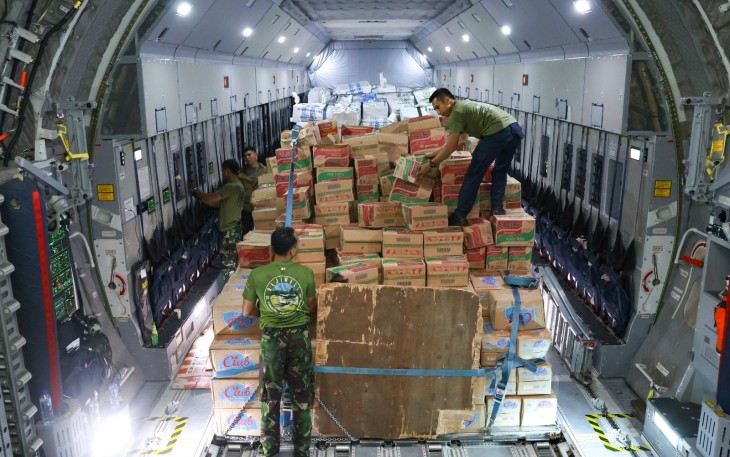 Distribusi bantuan melalui jalur udara pada hari keenam belas mencapai 21,065 ton menggunakan pesawat TNI AU.