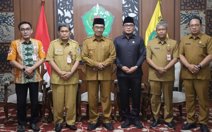 Tim gabungan pemerintah pusat dan Pemkab Pamekasan melakukan verifikasi lapangan sebagai bagian dari percepatan pembangunan TPST di kawasan TPA Angsanah.