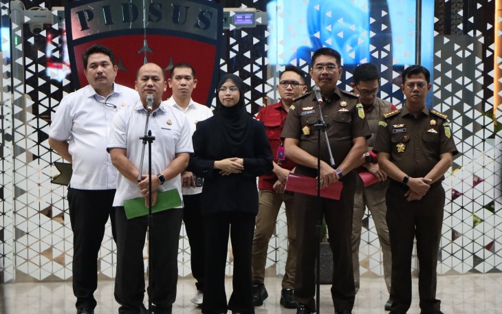 Jumpa pers Kejaksaan Agung terkait perkembangan penanganan perkara dugaan tindak pidana korupsi dalam tata kelola program Makan Bergizi Gratis (MBG) pada Badan Gizi Nasional (BGN) tahun 2025–2026. Dalam penyidikan perkara tersebut, Tim Penyidik JAM PIDSUS memeriksa tiga orang saksi pada Kamis, 17 September 2026.