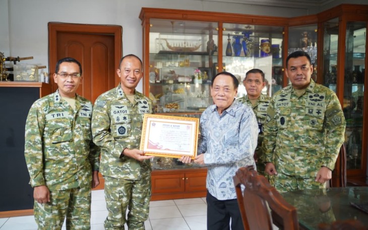 Kedatangan Pa Sahli Tk. III Bid. Komsos Panglima TNI disambut hangat oleh Jenderal TNI (Purn) Endriartono Sutarto.