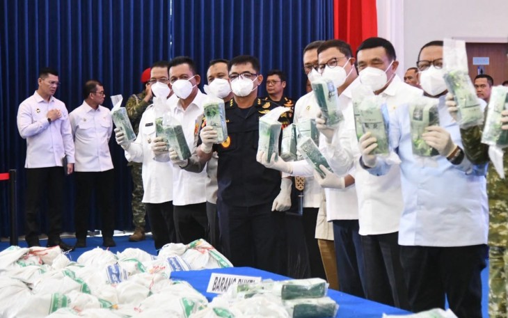Konferensi Pers sekaligus Pemusnahan Barang Bukti ketamine seberat 1,3 ton di Gedung Fisabilillah Komando Daerah TNI-AL IV, Rabu (12/8/2026).