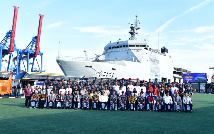 Kasal bersama Menko Polkam dan Ketua Baznas Berangkatkan Gelombang Kedua Mudik Gratis Rute Jakarta-Semarang-Surabaya Gunakan KRI Banda Aceh-593