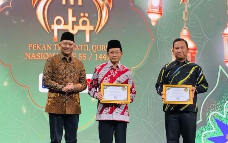 Kemensos saat Salurkan 30 Mushaf Al-Qur’an Braille melalui Sentra Wyata Guna Bandung