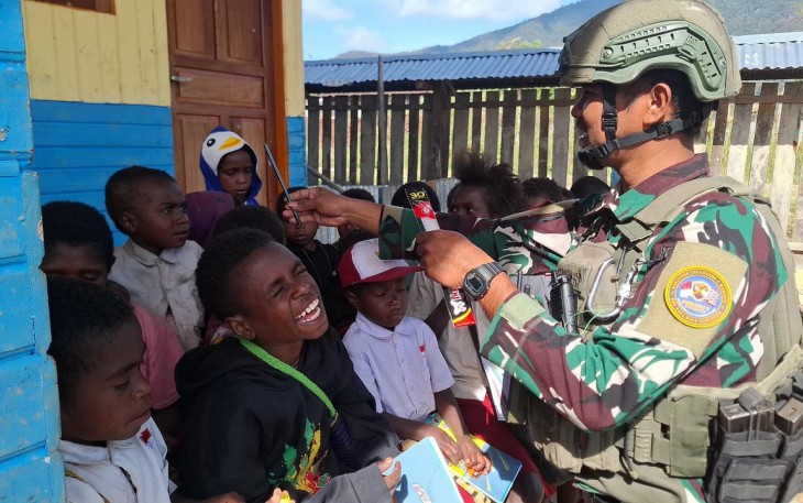 TNI AL Dorong Semangat Belajar Anak Papua di Distrik Obano