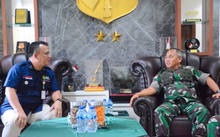 Pangdam XIII Merdeka Mayjen TNI Mirza Agus saat menerima kunjungan