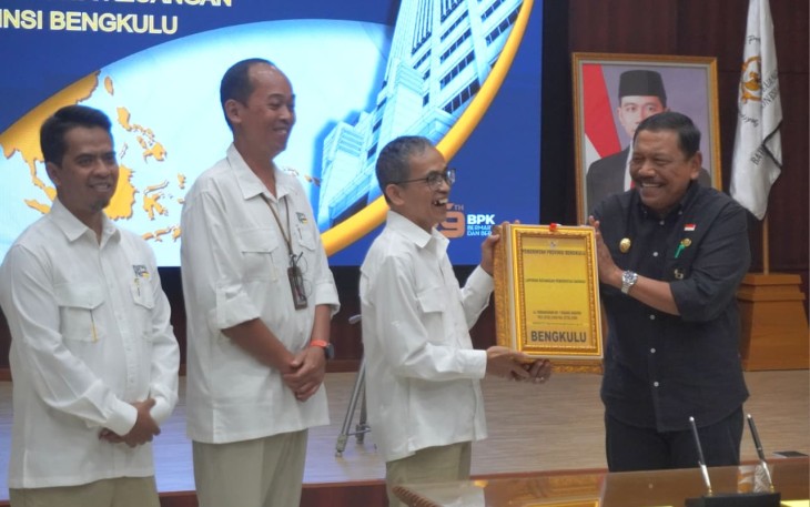 Pemerintah Provinsi Bengkulu menyampaikan Laporan Keuangan Pemerintah Daerah (LKPD) Provinsi Bengkulu Tahun Anggaran 2025 (unaudited) kepada Badan Pemeriksa Keuangan (BPK) RI Perwakilan Bengkulu, Selasa (31/3) /Foto : MC 