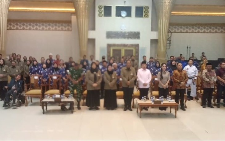 Foto bersama dalam pelantikan pengurus Komite Olahraga Rekreasi Masyarakat Indonesia (KORMI) Kabupaten Jember di Pendopo Wahyawibawagraha, Senin (27/7/2026).