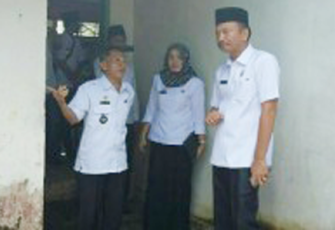 Sekretaris Daerah Kota Bengkulu, Marjon, menggelar inspeksi mendadak (Sidak) ke sejumlah kantor Organisasi Perangkat Daerah (OPD) di Kota Bengkulu, Rabu (22/02/2017).