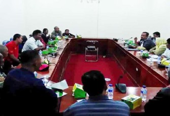 Puluhan tukang ojek sepeda motor di Simpang Kandis datangi komisi I DPRD Kota Bengkulu, Senin (27/02/2017).