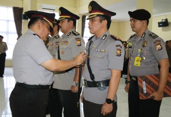 Sertijab dua pejabat utama Polda Bengkulu yakni Karolog dan juga Diresnarkoba, di aula Serba Guna Polda Bengkulu, Jumat (17/03/2017).