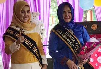 Lily Ridwan Mukti (Kiri) dan Isneini Dirwan (Kanan)