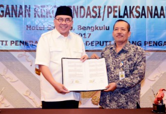 Penandatangaan Kerjasama (MOU) dalam Penanganan Rekomendasi dan Pelaksanaan Sanksi, di salah satu hotel kota Bengkulu, Rabu (3/5).