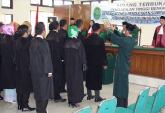 Pengambilan sumpah 30 Advokat Peradi
