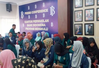 Para mahasiswa penerima Beasiswa