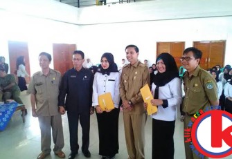 Penyerahan SK CPNS Bidan dan Dokter PTT Kabupaten Kaur