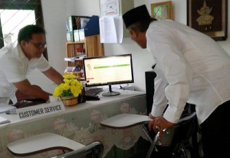 Plt Rektor IAIN Bengkulu Prof Dr Sirajuddin saat melakukan sidak