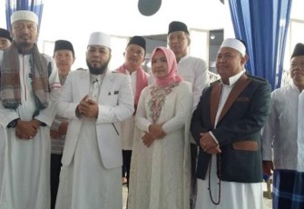 Walikota usai salat Idul Fitri di Masjid At- Taqwa, Anggut Atas, Minggu (25/6/2017). 