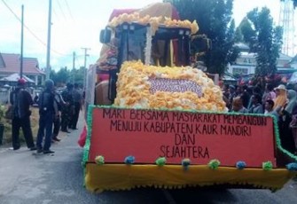Pawai pembangunan dalam rangka HUT Kab Kaur ke 14