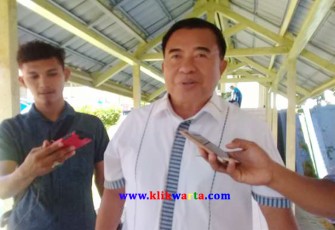 Mantan Bupati Kepahiang, Bando Amin C Kader saat mendatangi Kejati Bengkulu, Rabu (19/07/2017)