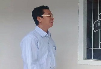 Mantan Gubernur Bengkulu Junaidi Hamsyah usai menjalani pemeriksaan di Kejari Bengkulu