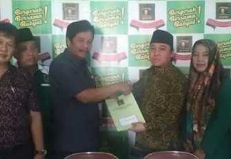 Edison Simbolon mengembalikan formulir ke DPC PPP Kota Bengkulu
