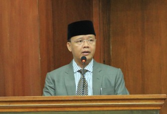 Plt. Gubernur Bengkulu Rohidin Mersyah saat Pengukuhan dan Pelantikan Kepala SMAN/SMKN di Lingkungan Pemerintah Provinsi Bengkulu, bertempat di Ruang Pola Pemprov Bengkulu, Senin (3/7).