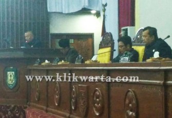 Paripurna Jawaban Fraksi Terhadap Pendapat Gubernur Atas Raperda Usulan Inisiatif, Rabu (02/08/2017).
