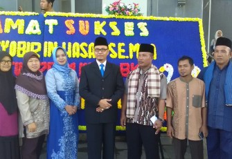 Foto bersama Direktur PDAM Sjobirin dengan para tamu undangan.