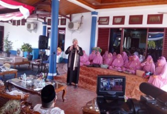 Pengajian rutin bulanan yang diikuti BKMT se-Kota Bengkulu beserta masyarakat di Balai Kota