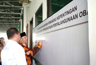 Rohidin dalam aksi sosial penyalahgunaan obat di Badan Pengawas Obat dan Makanan Bengkulu, Rabu(4/10/2017).