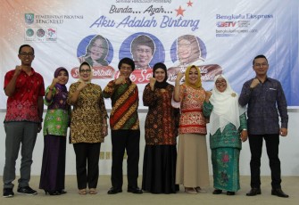 Foto bersama usai acara seminar 