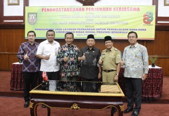 Foto bersama usai Penandatanganan Perjanjian Kerjasama antara Dinsos Provinsi dengan PT. BPD Bengkulu tentang Penggunaan Jasa Layanan Perbankan.