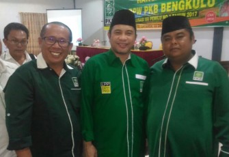 Herliardo, ketua DPW PKB Bengkulu bersama Ketua Lembaga Pemenangan Pemilu (LPP) DPP PKB Marwan Jafar pada acara Rakorwil LPP DPW PKB dan Sosialisasi Undang Undang Pemilu di Bengkulu, Minggu (3/12/2017).