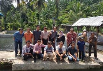 Wabup Gusnan bersama Kepala Bank BI Bengkulu dan Anggota Dewan RI saat Survey Petani Ikan