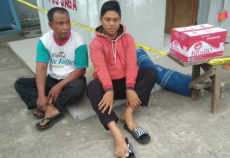 Satpam Maswari (45) dan Rio Faulani yang menjadi korban penyanderaan perampokan