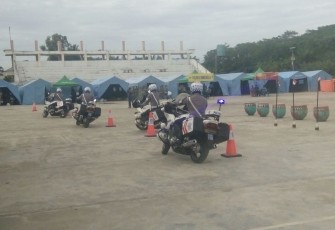 Saat jajaran kepolisian melakukan simulasi pengamanan