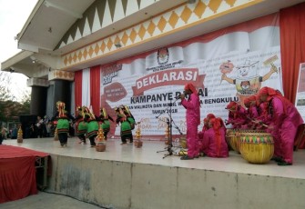 Deklarasi Kampanye Damai dibuka dengan tari dol Khas Bengkulu
