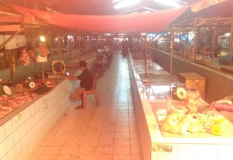Kondisi didalam pasar sepi dari pembeli