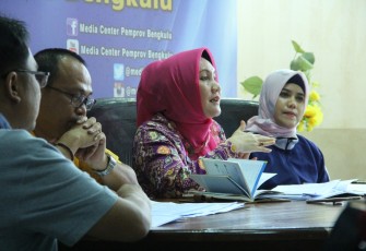 Asisten Perekonomian dan Pembangunan Setda Provinsi Bengkulu Yuliswani saat jumpa pers